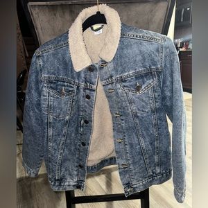 Denim jacket with fur collar size 10-12.